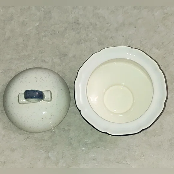 VINTAGE MIKASA CA500 PORCELAIN / CERAMIC BLUE & WHITE SUGAR BOWL WITH LID -JAPAN - Picture 4 of 6